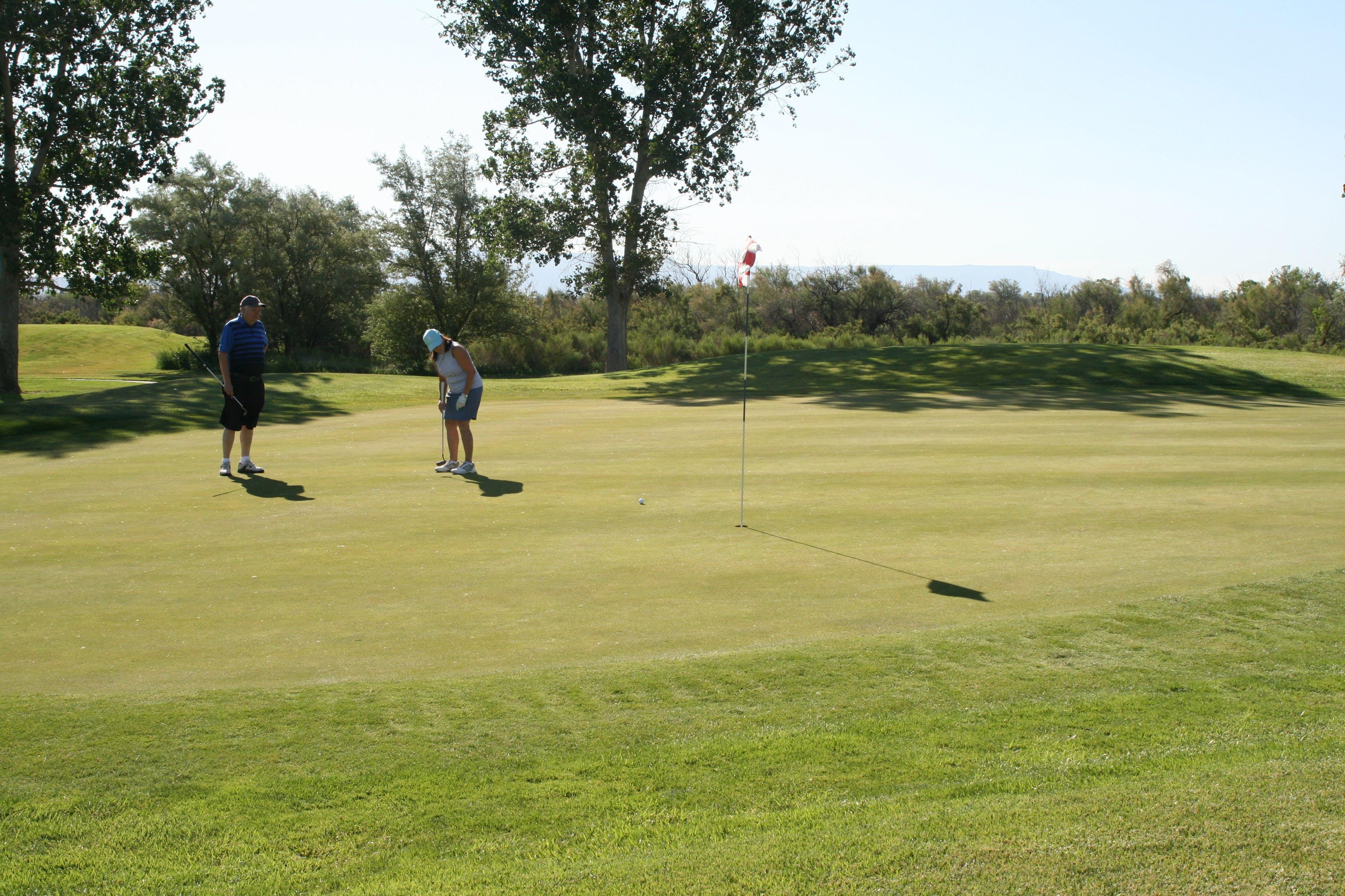 Golfspelare på green